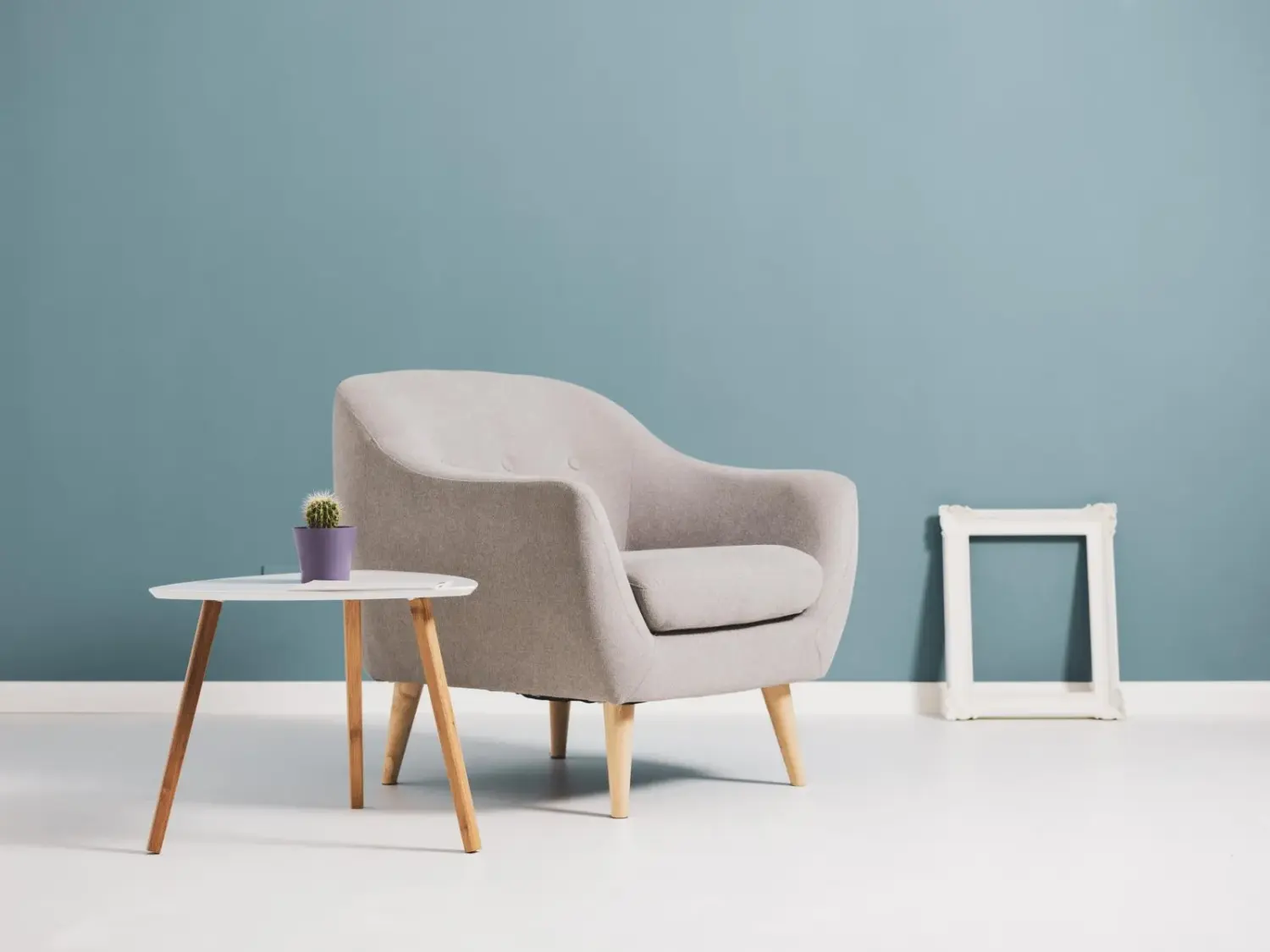 Wohnzimmereinrichtung mit minimalistischer Einrichtung